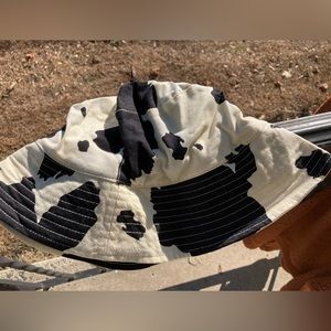 Baggu cow print bucket hat